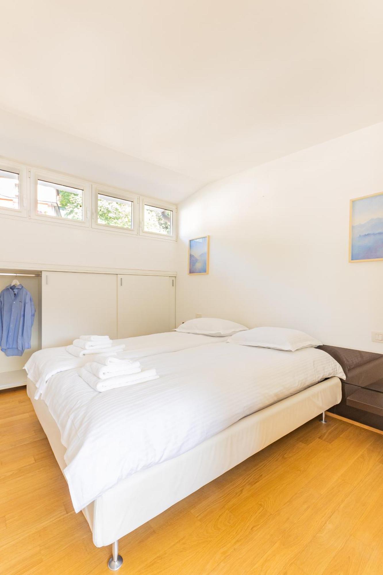 شقة Casa Madlen - Bright Attic With Marvelous View Campione dʼItalia المظهر الخارجي الصورة